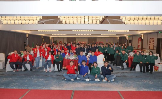 13.健康集团2025年度“骐骥驰骋 共筑新篇”总结表彰大会合影留念_副本.jpg